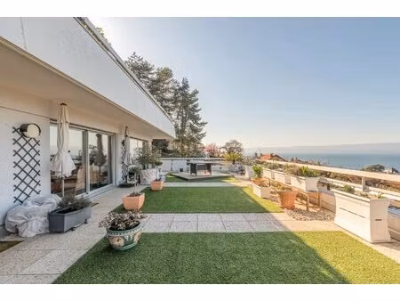 évian-les-bains - appartement de 131 m² - vue lac - 2 chambres - stationnement