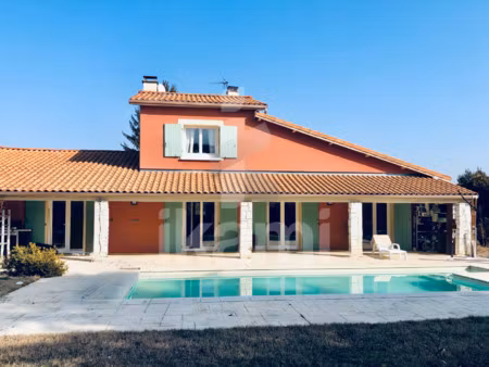 belle maison avec piscine