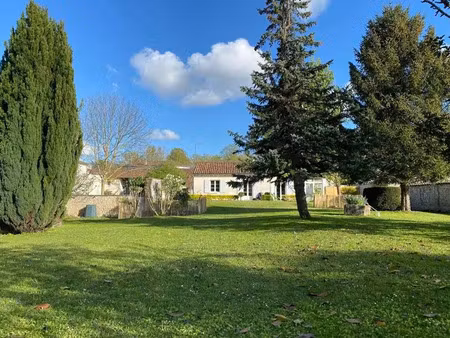 vente maison 4 pièces 136 m² à perignac (17800)  223 650 €