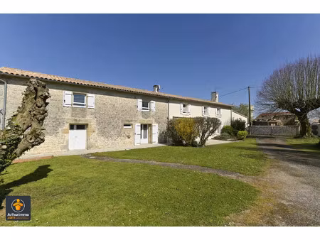 vente maison 6 pièces 226 m2 à sainte-néomaye