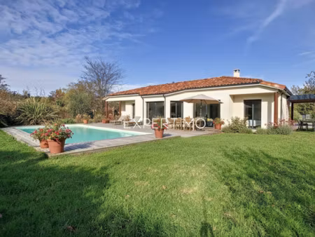 ayguesvives  villa de 2014  7 pièces159 m2 env. avec piscine  garage et terrain de 1540m2.