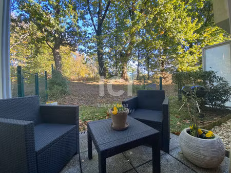 appartement t2 en rez-de-jardin avec extérieur et garage fermé