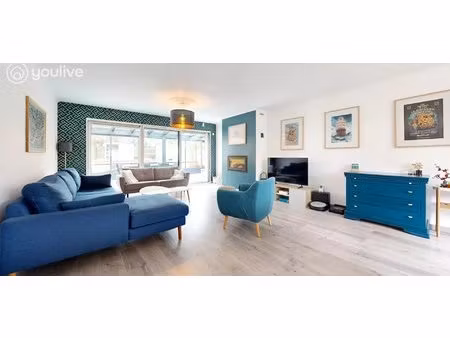 maison familiale avec terrasses et piscine chauffée