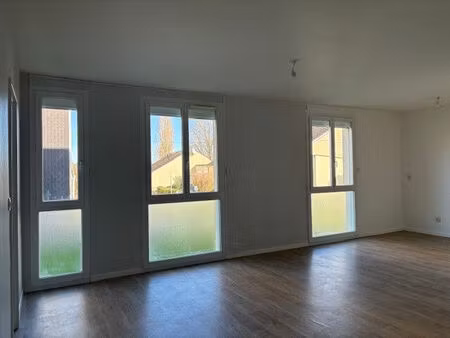 location appartement 2 pièces 50 m² à la châtre (36400)