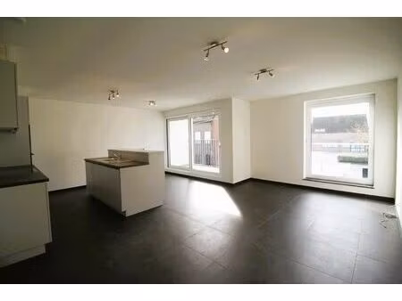 centraal gelegen appartement met 2 slaapkamers  terras én garage