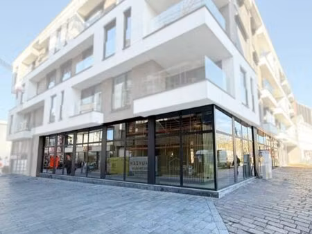 top gelegen handelspand met maximale zichtbaarheid in hartje beveren