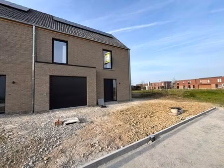 nieuwbouwproject met 4 instapklare nieuwbouwwoningen met 3 slpks en tuin