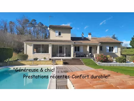 maison chaleureuse! 2 cuisines. 4/5 chambres. 2 sde.2 wc. ss/sol. garage. piscine 11 x 6m.