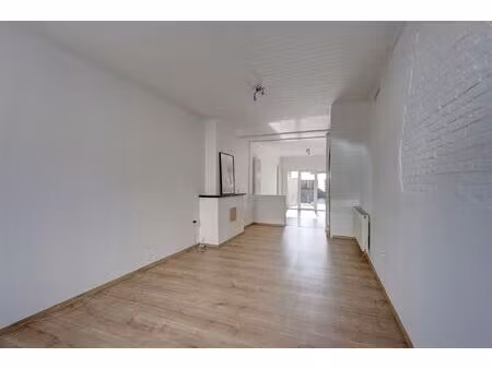 moderne gezinswoning met twee slaapkamers en tuin