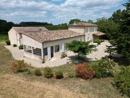 charmante maison au milieu des vignes