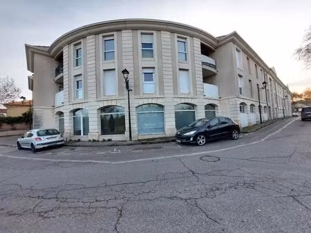 location commerce 253 m² à nîmes (30000)