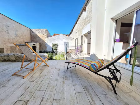 maison en pierre pleine de charme au coeur de la jarrie