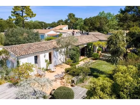 villa avec accès privé à la plage