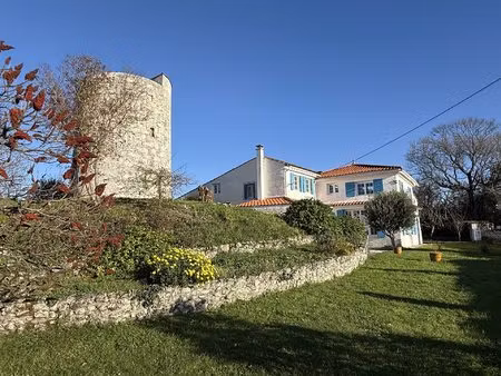 maison avec une vue mer  dependance et moulin a restaurer