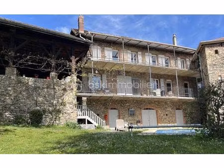 maison divisée en 2 appartements – fort potentiel – centre de rives