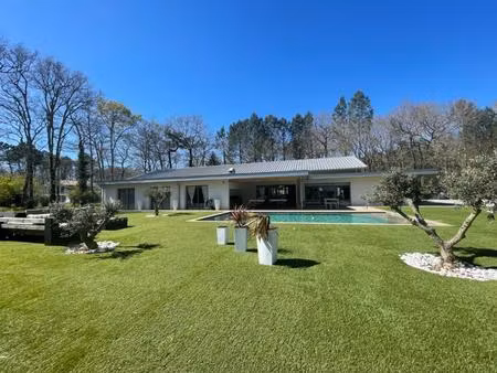 maison moderne et récente