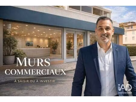 vente bureaux et commerces à fréjus (83370) : à vendre / 100m² fréjus
