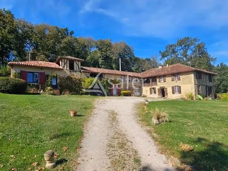 corps de ferme fin xviii siècle sur près de 12 ha d'un seul te