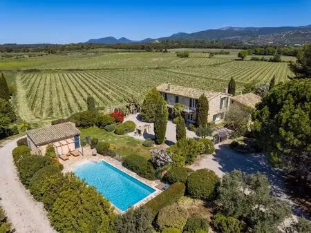 propriété de 6 ha avec maison et gîtes