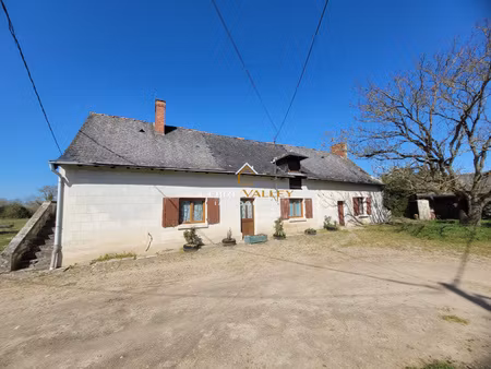 à découvrir longère à rénover à longué-jumelles