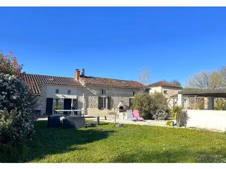 charmant ensemble en pierre avec deux maisons et deux piscines