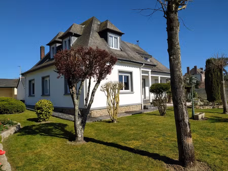 pavillon sur terrain de 1900 m2