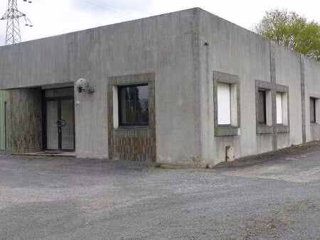 location bureaux et commerces aux herbiers (85500) : à louer / 100m² les herbiers