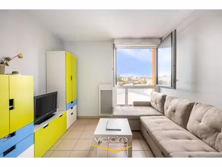 exclusivité - beau et lumineux studio - très récent  exposé ouest - proximité place ronde