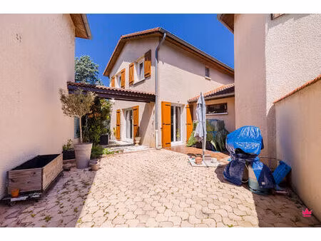 vente : maison de 5 pièces (90 m²) à villeurbanne