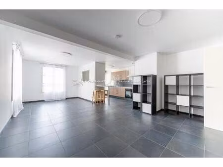 duplex sans travaux avec 2 places de stationnement