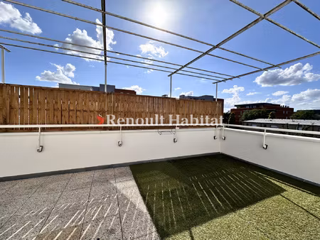 t2 avec terrasse et parking