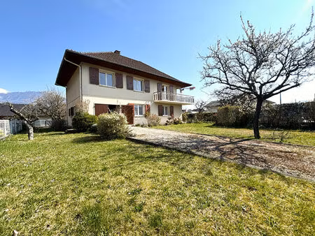 superbe maison familiale de qualité avec terrasse  terrain plat et dépendances à bissy