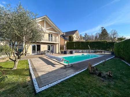 maison familiale avec piscine à mouxy