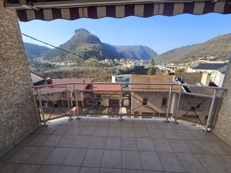 centre-ville de saint-claude : appartement avec garage  terrasse et ascenseur