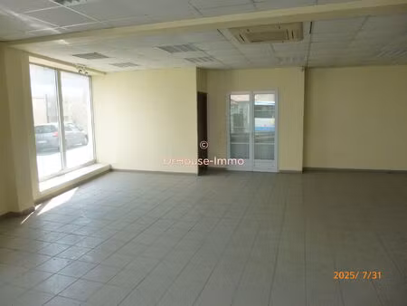 immeuble à usage bureaux et commerce