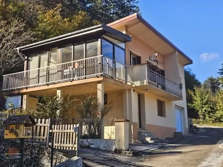 maison f4 au calme avec jolie vue sur la ville