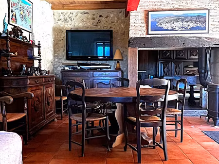 ensemble immobilier avec fort potentiel 1 hectare de terra