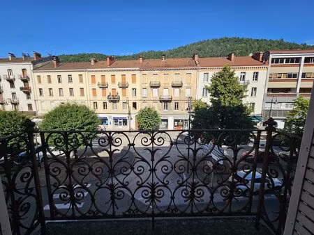 centre-ville de saint-claude : appartement f5 de 115m2 avec ascenseur et balcon