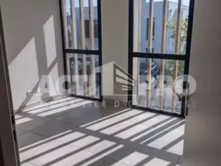location bureau 43 m² à perpignan (66000)