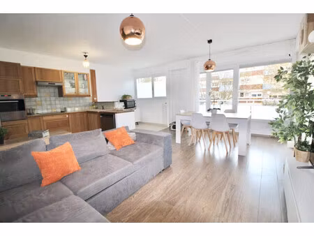 appartement f3 de 73 96 m2 avec terrasse et place de parking en