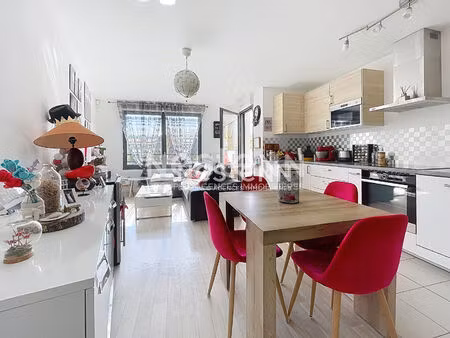 a vendre appartement saint cyr l ecole 3 pièce(s) 63 m² avec 2 parkings en sous-sol .