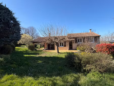 maison individuelle avec terrain paysagé