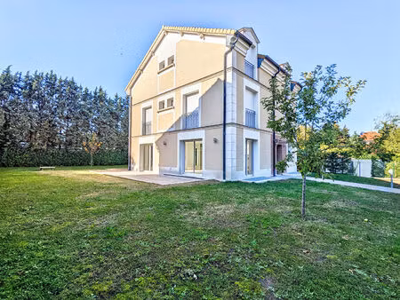 maison la-celle-saint-cloud 285 m2