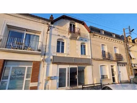 vente immeuble à chemille (49120) : à vendre / 140m² chemille