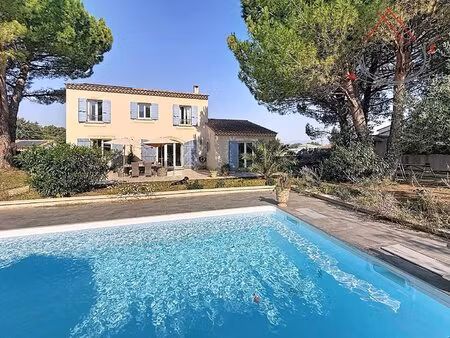 nouveaute à robion villa avec piscine sur beau terrain