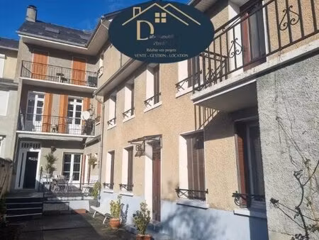 maison de ville divisée en appartements