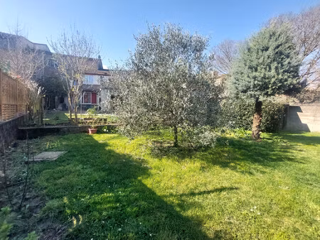maison en pierre à proximité des thermes des fumades
