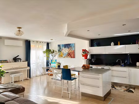 appartement 3 pièces de 81m² - centre -castanet-tolosan - dernier étage  terrasse