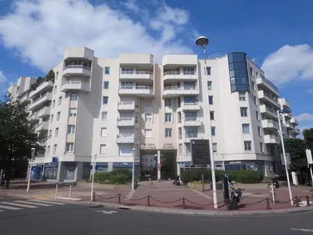 location parking 13 m² à issy-les-moulineaux (92130)  90 €