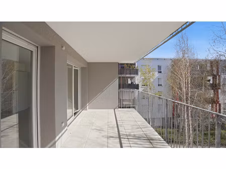 t4 - 79m2 - terrasse - garage / secteur stade michelin